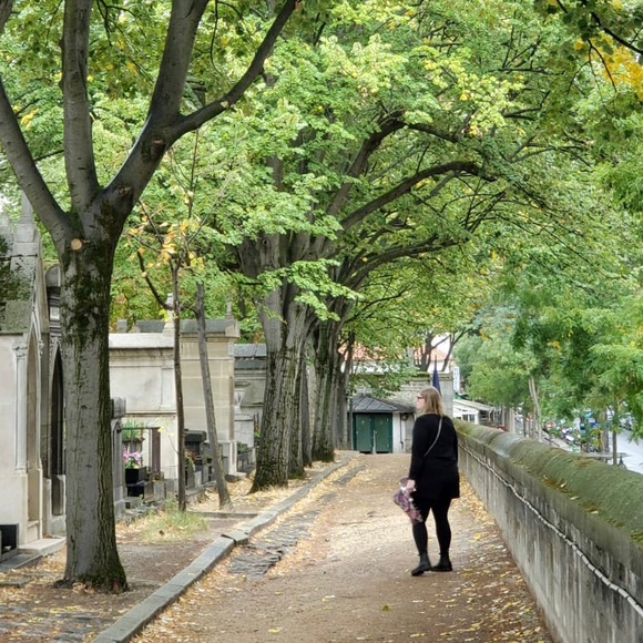 Meet your posher, Jodie - Picture 1 of 1